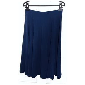 Lands’ End : size S : navy blue ponte pleated midi-skirt 😇